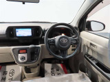 コンパクトな見た目から想像できない運転席シートもゆったり使えます