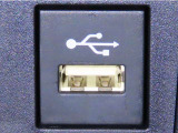 USB端子を装備しております。