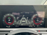 上質な美しさと機能性を両立する統合型インターフェースディスプレイです。12.3インチカラーディスプレイで、運転支援表示や燃費履歴など、かなり見やすくなっていますよ!