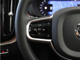 前方車を自動追従するアダプティブクルーズコントロールに加え、ステアリング操舵も行う進化型クルーズ『パイロットアシスト』を搭載。車体を車線内へと適正に維持しつつ先行車を忠実に追従します。