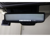 車両後方カメラの映像をインナーミラー内のディスプレイに表示します。前後方録画機能付き。
