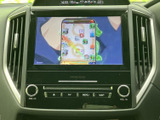 映像を画面に表示でき、停車中のひとときにテレビや映像を楽しめます。センター位置で見やすく、待ち時間などにも活用できる、車内で過ごす時間にうれしい装備です。