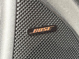 【BOSEサウンドシステム】メーカーオプションの高品位サウンドシステムを搭載。専用のチューニングが施された大小様々なスピーカーから良質なサウンドが奏でられ、臨場感あふれる音響空間を演出します。