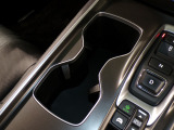 運転席の届きやすいところにドリンクホルダーがついています。視線をそらすことなく手に取れるので運転に集中できて安心ですね。