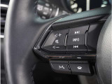 【ステアリングスイッチ】運転中、前方から目線をそらすことなく、オーディオ等の操作が可能な便利機能。安心&快適ドライブにはマストな装備。