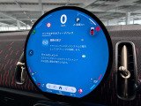 デジタルスピードメーター、航空機のコックピット操作箇所と同じ配色で目が疲れにくいように設計されてます。