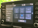 AM・FMラジオやUSB、Bluetoothなど、複数のオーディオソースを画面から選べます。普段よく使う音源に合わせて切り替えられ、移動中の音楽や情報収集に役立ちます。