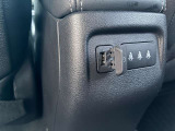 後部座席用のUSB充電ポートです!