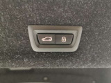 コンパクトに設計された電子式シフトレバーを採用。軽い操作でスムーズにギアチェンができ、モダンで洗練されたデザインがセンタコンソールに上質な印象を与えます