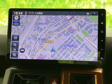 地図が画面いっぱいに表示され、周辺の道路や地点を確認しやすい構成です。現在地を把握しながら目的地への道順を調べられ、慣れない場所へのお出かけにも便利です。