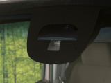 【シティブレーキアクティブシステム】低速走行中に前方の車両等を認識し、衝突しそうな時は警報とブレーキで衝突回避と被害軽減をアシスト。より安全にドライブをお楽しみいただけます。