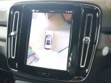 更に360&deg;ビュー表示も可能です 車を上から見下ろしたように車外を確認できるため、一切の死角がない状態で駐車が可能です