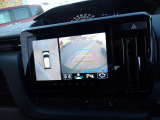 ★全方位モニター★4個のカメラから得た画像を車両上方から見下ろしたような映像で表示することで、車と路面の駐車枠の関係を一目で確認できます★