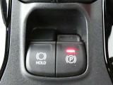 【ブレーキホールド】・・・「HOLD」スイッチを押し、システムONの状態にしておくことで、渋滞や信号待ちなどでブレーキを踏んで停車した時にブレーキを保持。 アクセルを踏むと解除されます。
