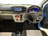 運転席周りのレイアウトをご覧ください。ナビゲーションが綺麗に装着されすっきり収まってますね!