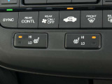 運転席&助手席シートヒーター付。寒さが厳しい冬の朝でも座面を暖めて快適なドライブを。2段階の温度調整が可能です。