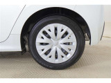 純正15インチスチールホイルでフルキャップです。タイヤサイズは185/60R15になります♪