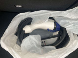 充電コネクターがついてます。