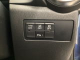 各種機能の切替スイッチは運転席パネル下に集約されています。任意で切り替え可能なため状況に合わせてお使いください。