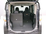 日常の大きな荷物から、休日のご家族のみんなの荷物まで余裕で応えるラゲッジルーム。