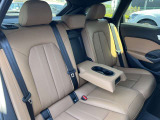 体を支えるためにシートを硬めにしております。長時間の運転でも疲れにくいように、サポート力重視で設計されております。