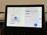 ディスプレイオーディオやカーナビは、現代のドライブにおいて欠かせない装備のひとつです。初めての場所でも迷いにくく、快適なルート案内で運転をサポートします。移動中のエンターテインメント性も高まります。