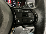 【アダプティブ・クルーズ・コントロール】予め設定した車速内でクルマが自動的に加減速。 前走車との適切な車間距離を維持しながら追従走行し、高速道路でのドライバーの疲労を軽減してくれる嬉しい機能付♪