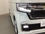【LEDヘッドライト】ディスチャージヘッドライト(HID)と同等の明るさで、夜道や雨天走行が明るく視界良好!!