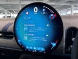 デジタルスピードメーター、航空機のコックピット操作箇所と同じ配色で目が疲れにくいように設計されてます。