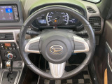 【純正革巻きステアリング】上質な革を使用することで、手にしっかり馴染みとても運転しやすいハンドルです♪