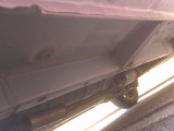 車両下部側面から