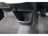 運転席と助手席の間にセンターロアボックスがあります!