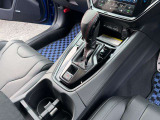 電動パーキングブレーキ・フルオートエアコン(左右独立温度調整機能)
