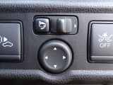 【電動格納ドアミラー】狭い駐車場で便利な電動格納ドアミラーが付いています。