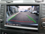 バック時の後方確認をしっかりサポート。駐車時にも周囲の状況を確認しやすいリアビューカメラを備えています。