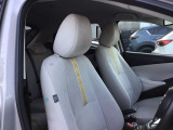 運転席シートリフター!ご自分の好きなシートポジションが取れるので運転が楽しくなりますし疲れにくいです。