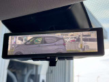 インテリジェントルームミラー搭載で、車の後方に設置されたカメラ映像を映し出してシートバックやヘッドレスト、同乗者に視界が遮られることがなく視認性が非常に良いです