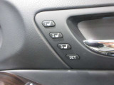 運転席メモリー機能付きです