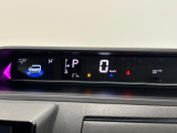 スピードメーターは見やすいデジタルメーターです♪