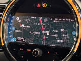 ●純正ナビ:一体感のあるナビは、高級感ある車内を演出してくれます。オーディオ機能も充実しておりますので、運転もより楽しめます♪
