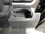 運転席ドリンクホルダーで室内スッキリ♪