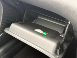 車検証などが収納できるグローブボックスも完備!