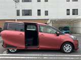 片側パワースライドドア付きだから、狭い駐車スペースなどでの 乗り降りラクラク!小さなお子さまのいるご家庭には嬉しい装備。