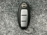 【インテリジェントキー】カバンやポケットに入れたままでもドアの施錠・開錠が可能なスマートキーを装備。スタートボタンのオン・オフ時もカギを取り出す必要がないからとっても便利です♪