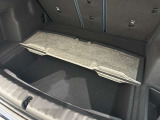 トランクルームの床下にも便利な収納スペースを確保。荷物をすっきり整理でき、限られたラゲッジスペースを有効活用できます。