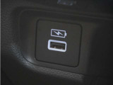 ◆スマートフォンの充電等にも便利な電源ソケットも使いやすい場所に装備されています。