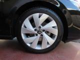 225/45R17インチ・アルミホイールになります。