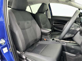 高いホールド性で運転姿勢が安定します。長距離ドライブでも疲れにくいのが魅力です。快適なドライビングライフをお送りください♪