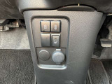 運転席にはシートヒーターを搭載。