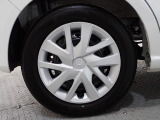 ホイールは車のデザインにマッチした専用タイプです。